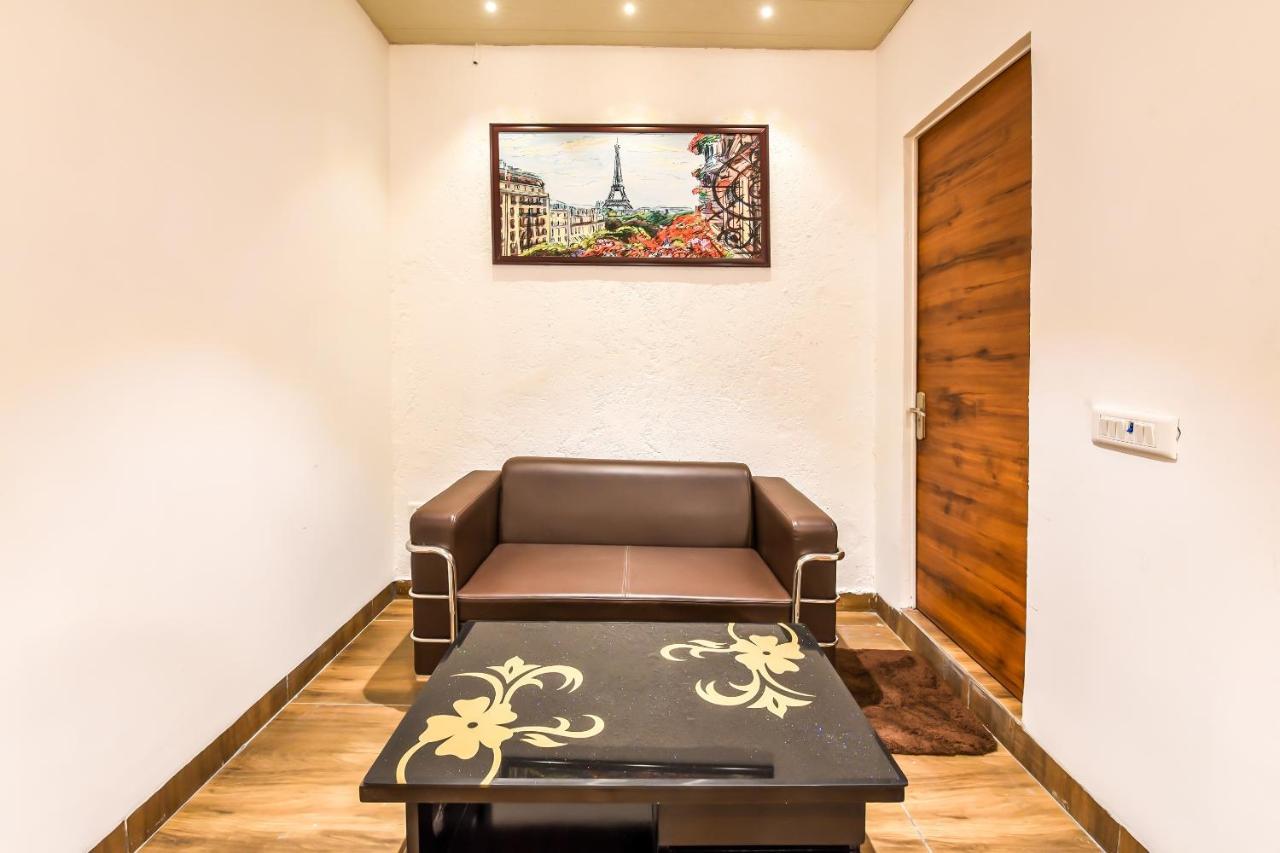 Hotel Capital O 19133 Oak Tree Nowe Delhi Zewnętrze zdjęcie