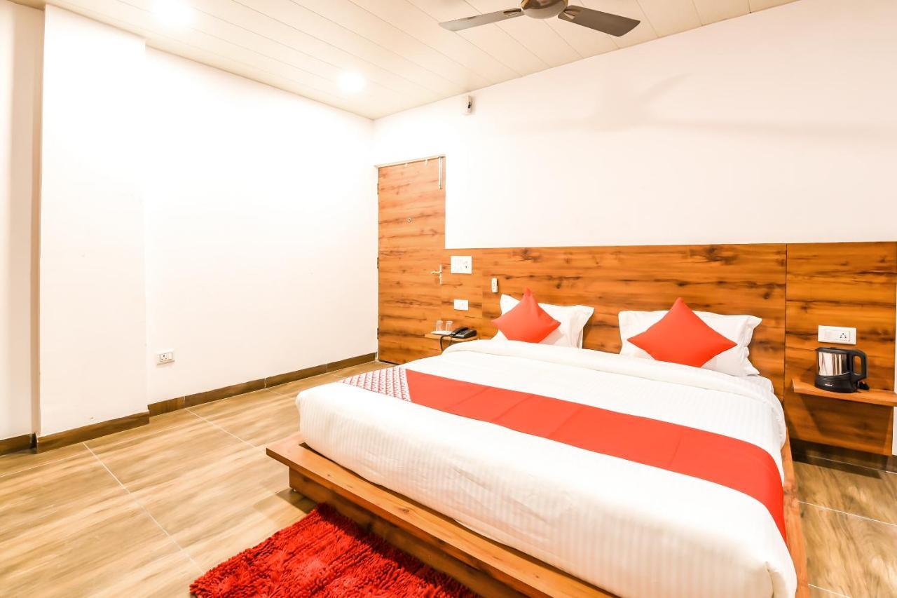 Hotel Capital O 19133 Oak Tree Nowe Delhi Zewnętrze zdjęcie