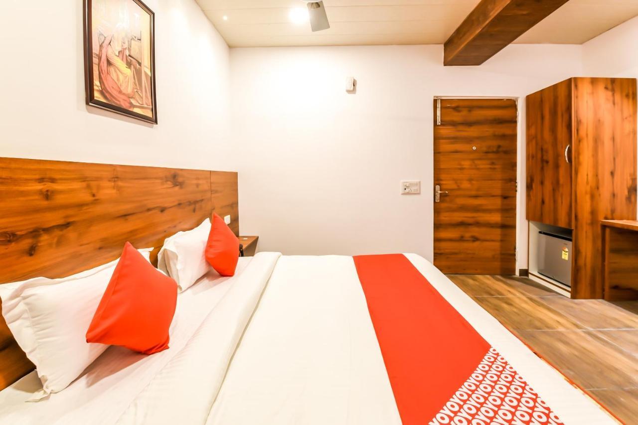 Hotel Capital O 19133 Oak Tree Nowe Delhi Zewnętrze zdjęcie