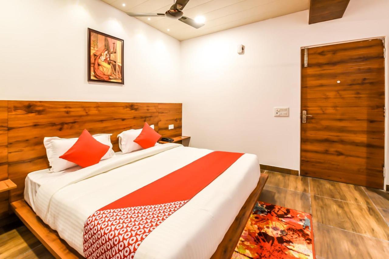 Hotel Capital O 19133 Oak Tree Nowe Delhi Zewnętrze zdjęcie