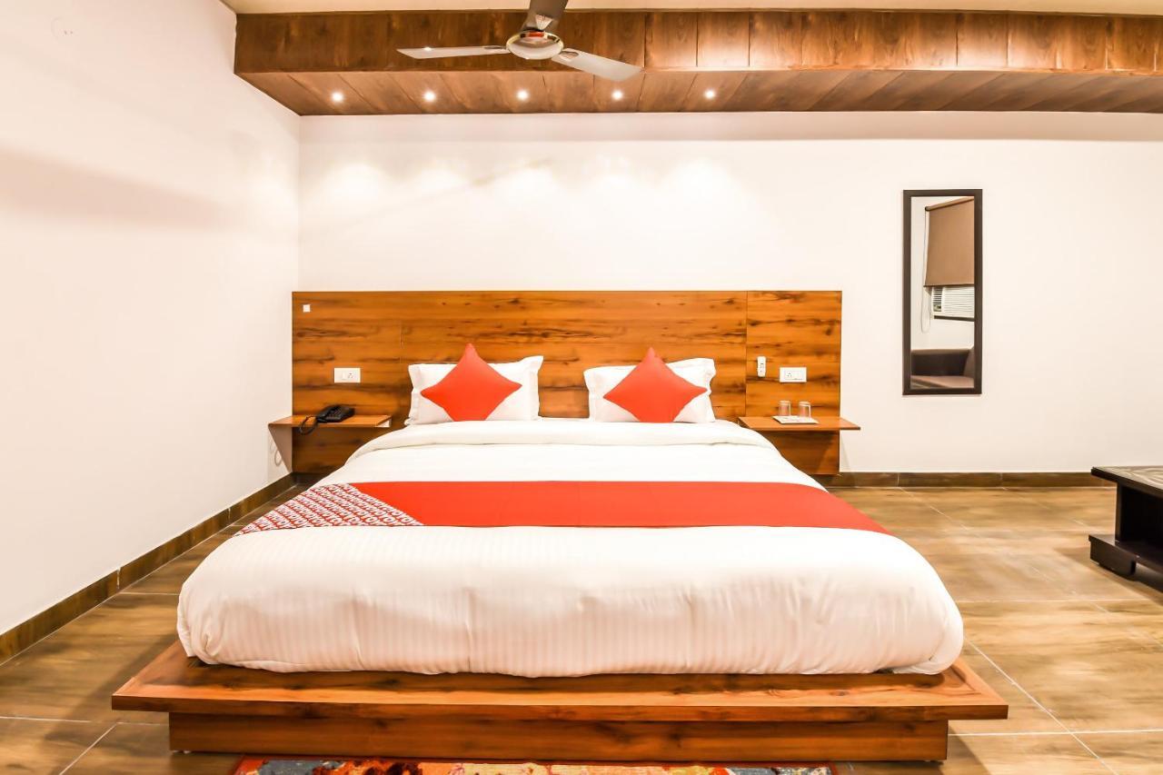 Hotel Capital O 19133 Oak Tree Nowe Delhi Zewnętrze zdjęcie