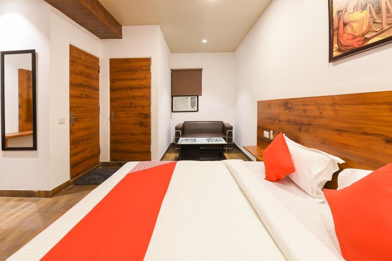 Hotel Capital O 19133 Oak Tree Nowe Delhi Zewnętrze zdjęcie