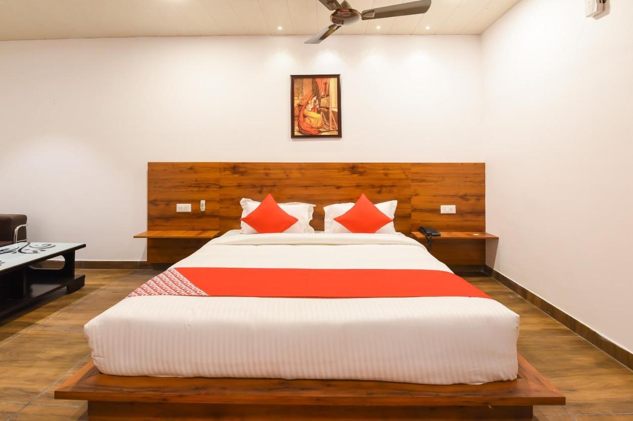 Hotel Capital O 19133 Oak Tree Nowe Delhi Zewnętrze zdjęcie