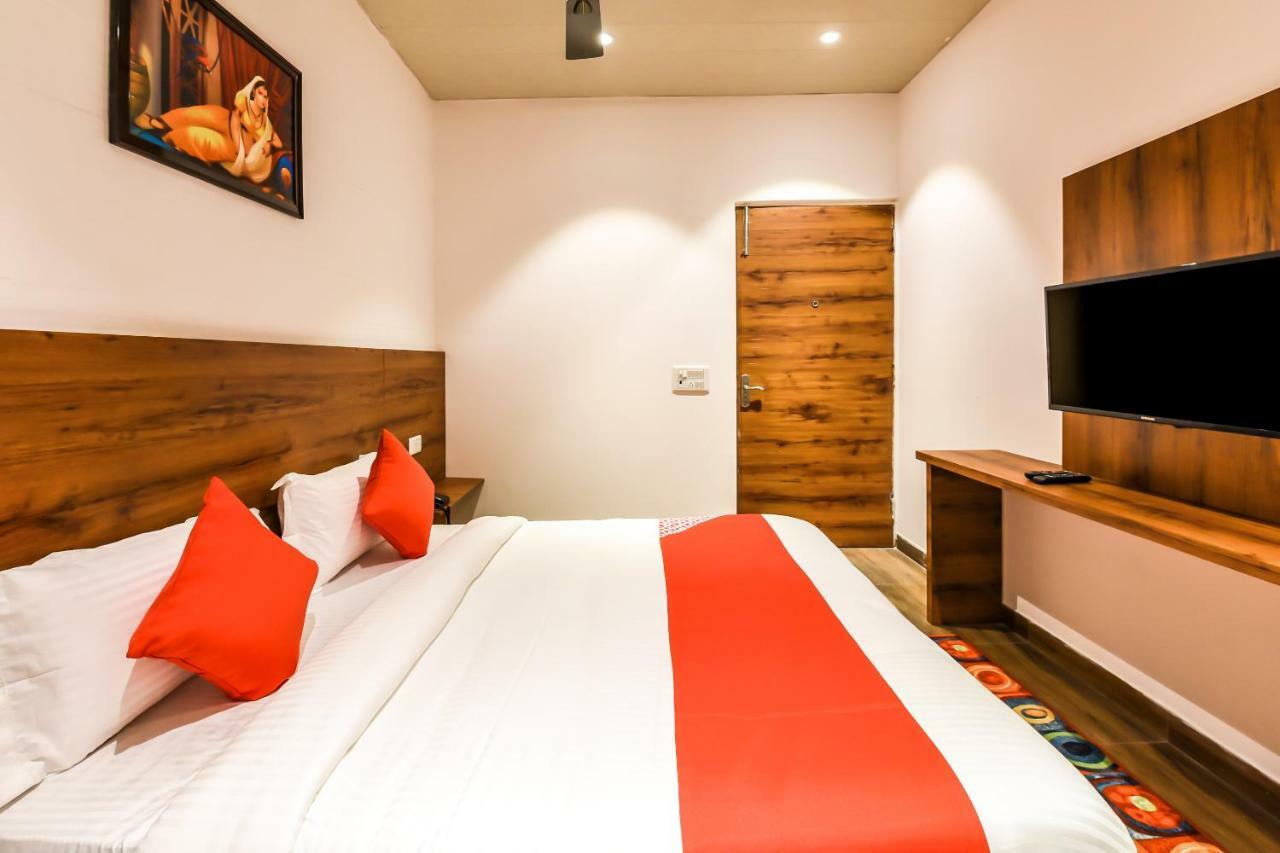 Hotel Capital O 19133 Oak Tree Nowe Delhi Zewnętrze zdjęcie