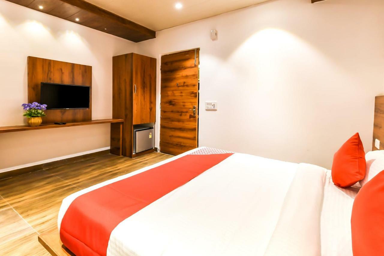 Hotel Capital O 19133 Oak Tree Nowe Delhi Zewnętrze zdjęcie